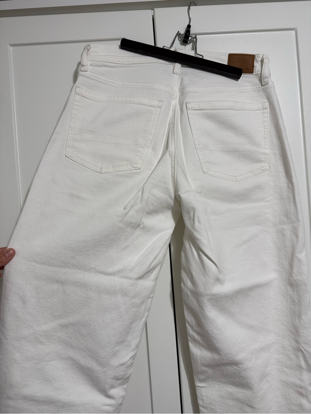 American Eagle Outfitters White Barrel-Leg Jeans - Picture 4 of 6